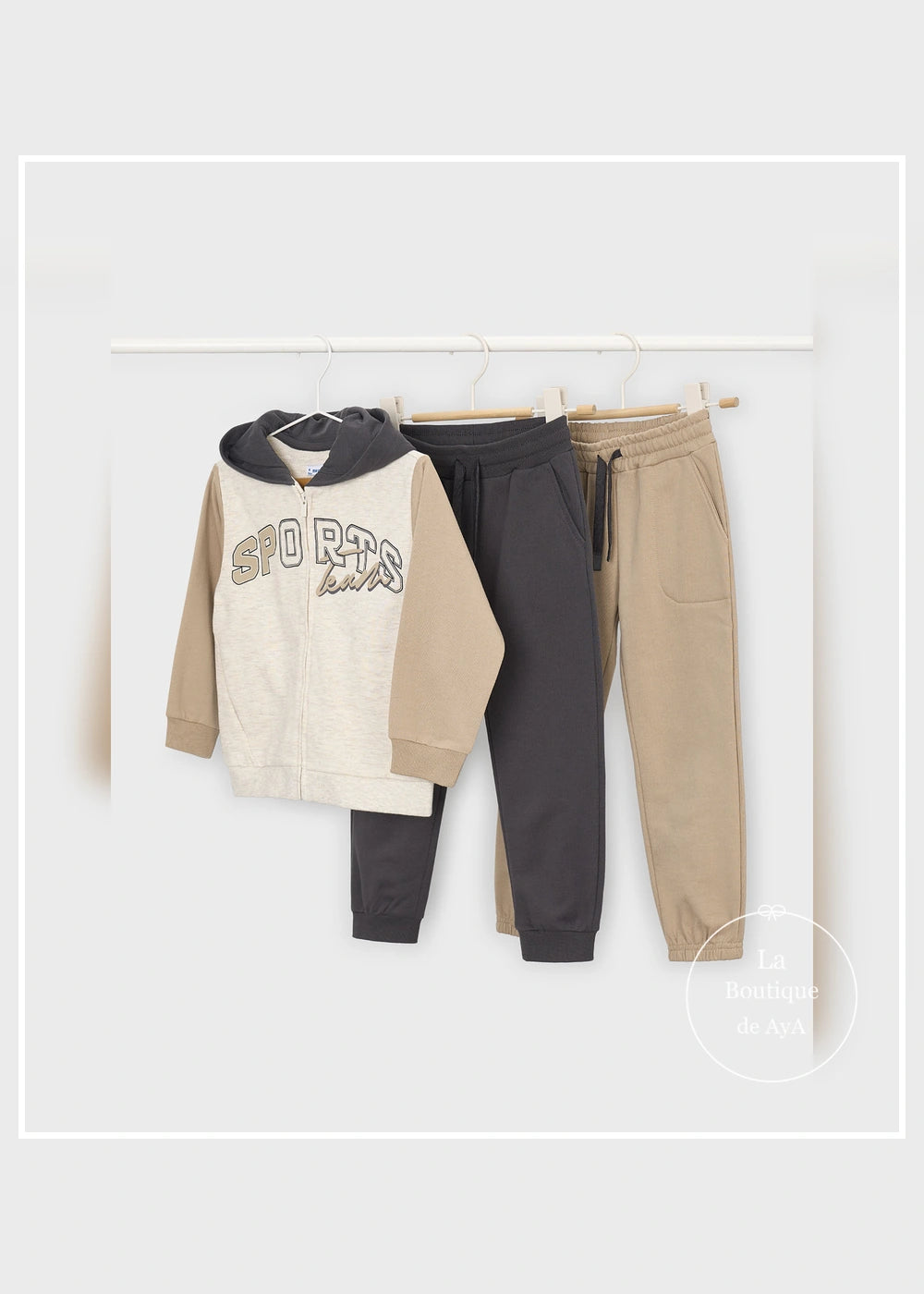 Chándal con dos pantalones avellana para niño Mayoral 00907-068. Prendas solas, vista delantera.