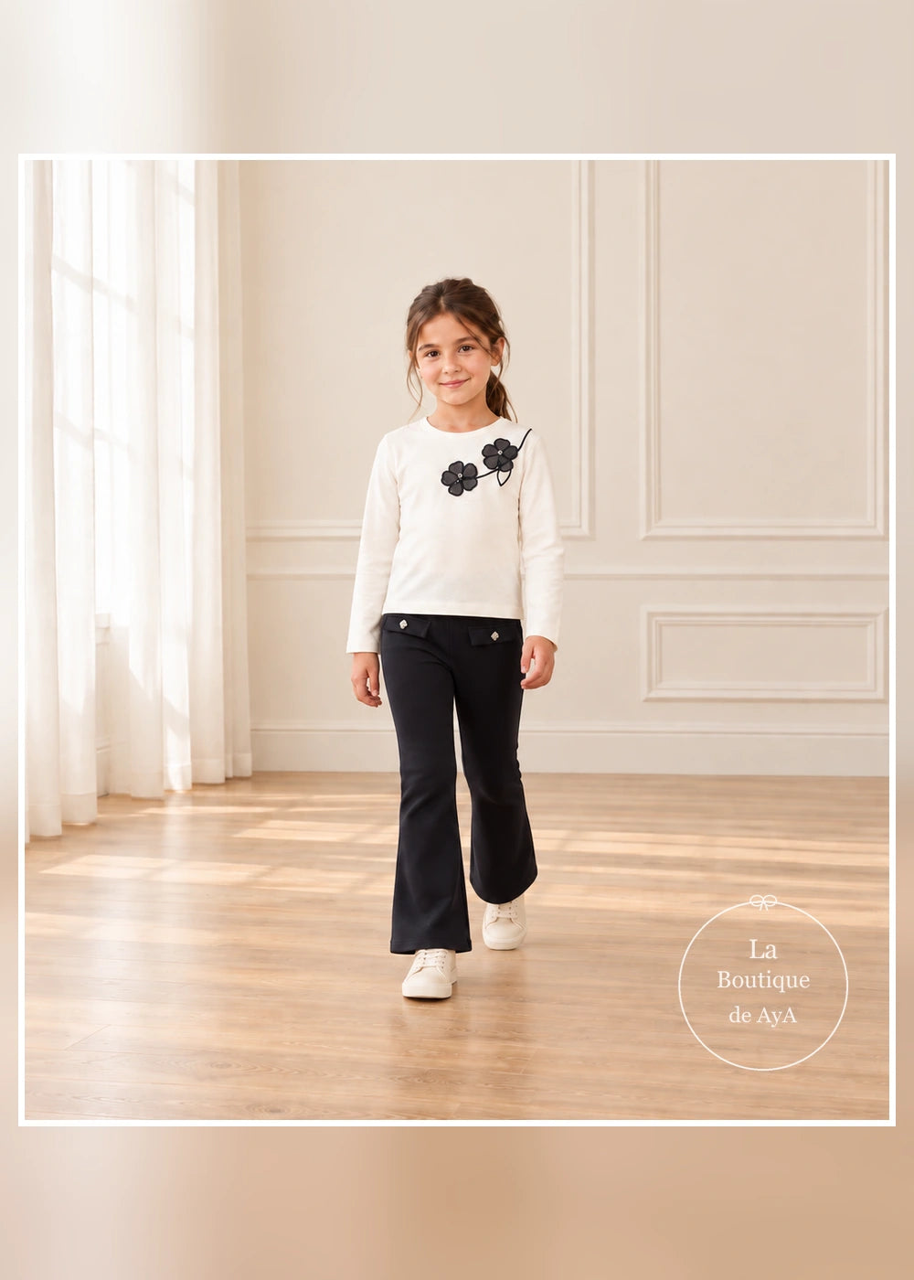 Conjunto de camiseta de flores y leggings flare negros para niña Mayoral, vista en movimiento