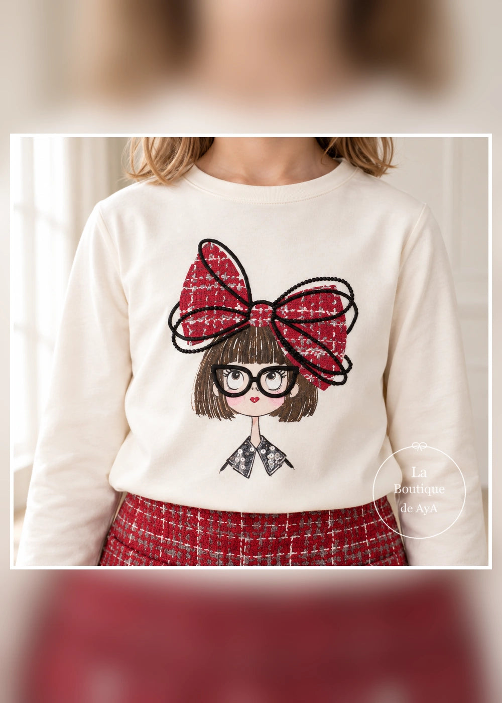Conjunto de camiseta ilustrada y bermuda tweed roja para niña Mayoral, detalle del delantero