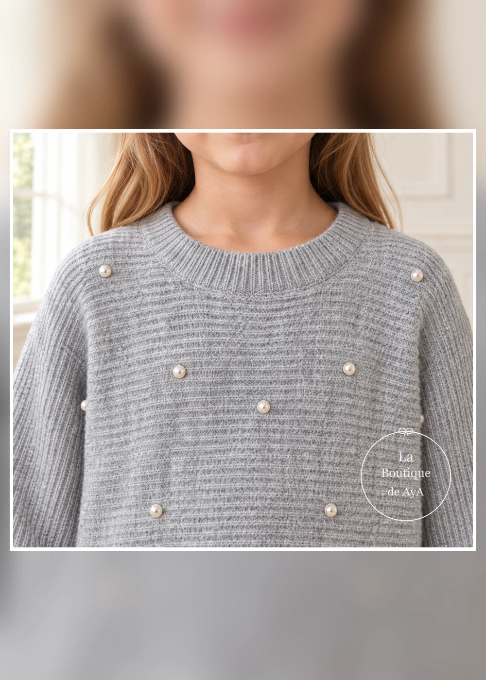 Conjunto de jersey y falda de punto con perlas gris para niña Mayoral, detalle del delantero