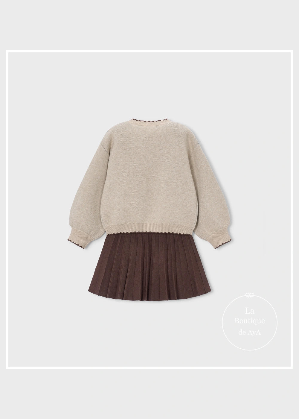 Conjunto jersey y falda de punto café niña Mayoral 04933-056. Prendas solas, vista trasera.