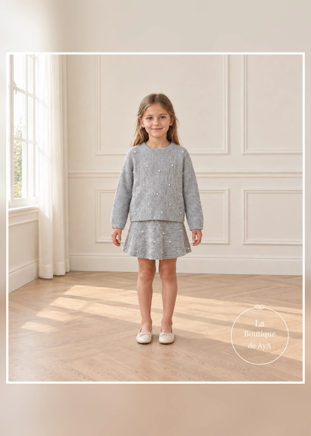 Conjunto Mayoral de jersey y falda de punto gris con perlas para niña, vista frontal