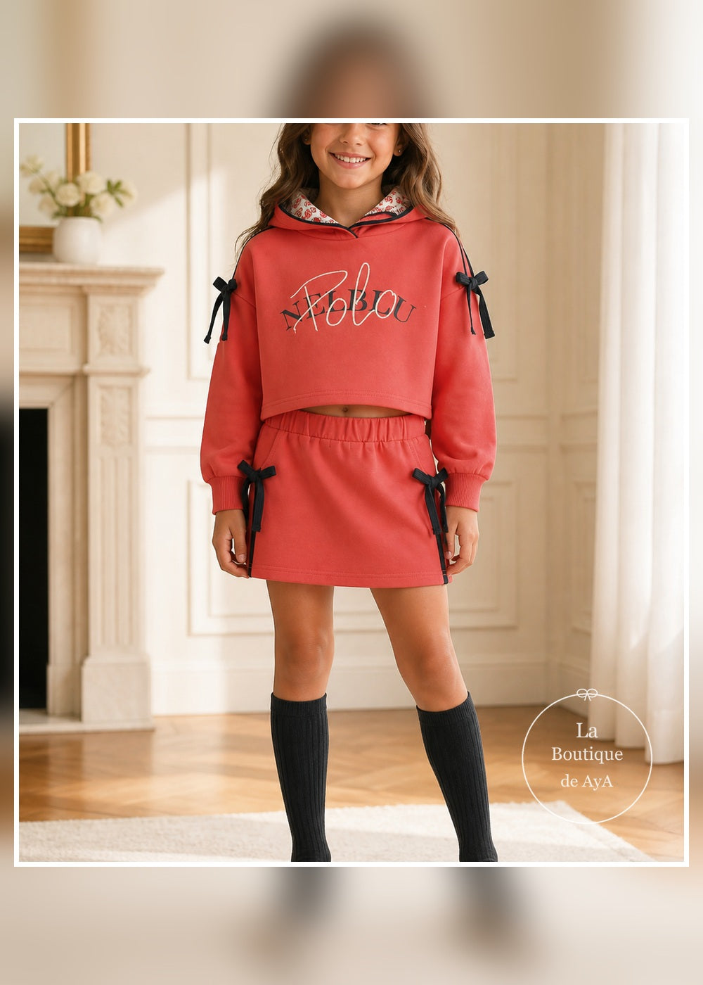 Conjunto sudadera y falda coral Miranda para niña con modelo
