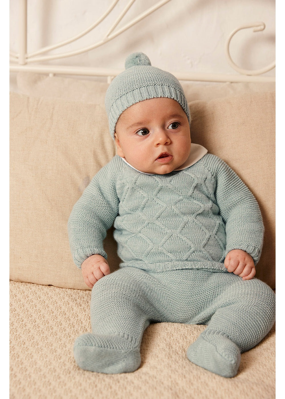 Conjunto recién nacido Juliana tres piezas rombos calados 26552, colección otoño invierno 2026/2027