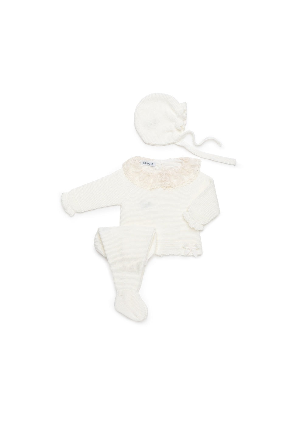 Conjunto recién nacido Juliana tres piezas cuello volante de encaje 26568, colección otoño invierno 2026/2027