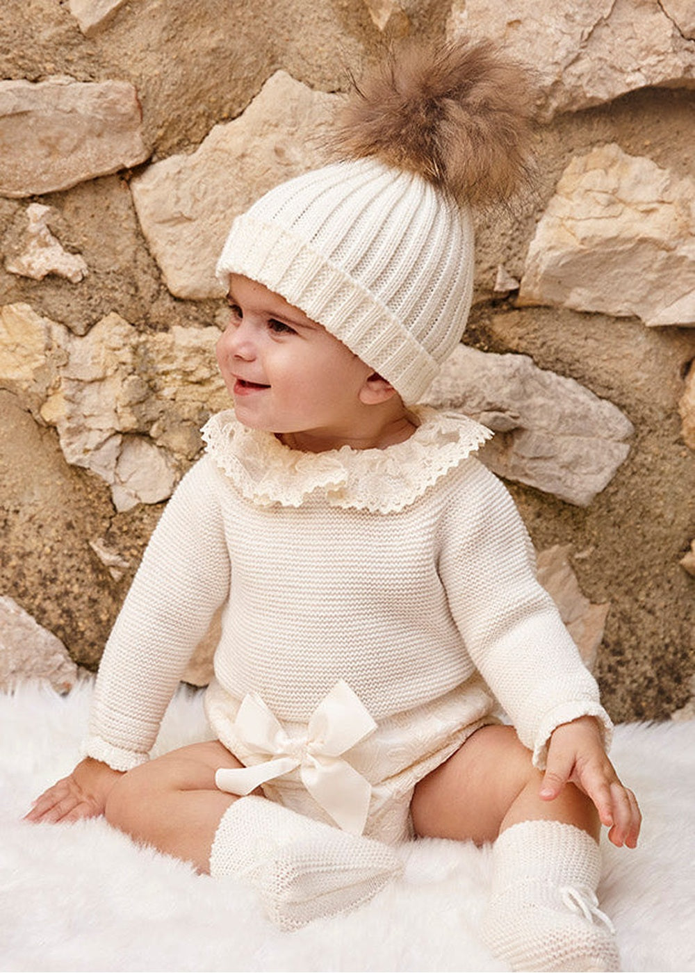 Conjunto bebé niña Juliana encaje y botitas 26603, colección otoño invierno 2026/2027