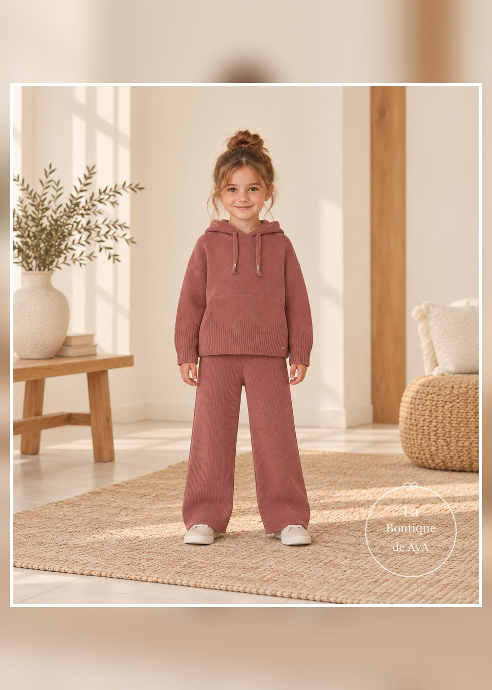 Conjunto punto capucha rosáceo niña Mayoral 04529 - Portada frontal con modelo