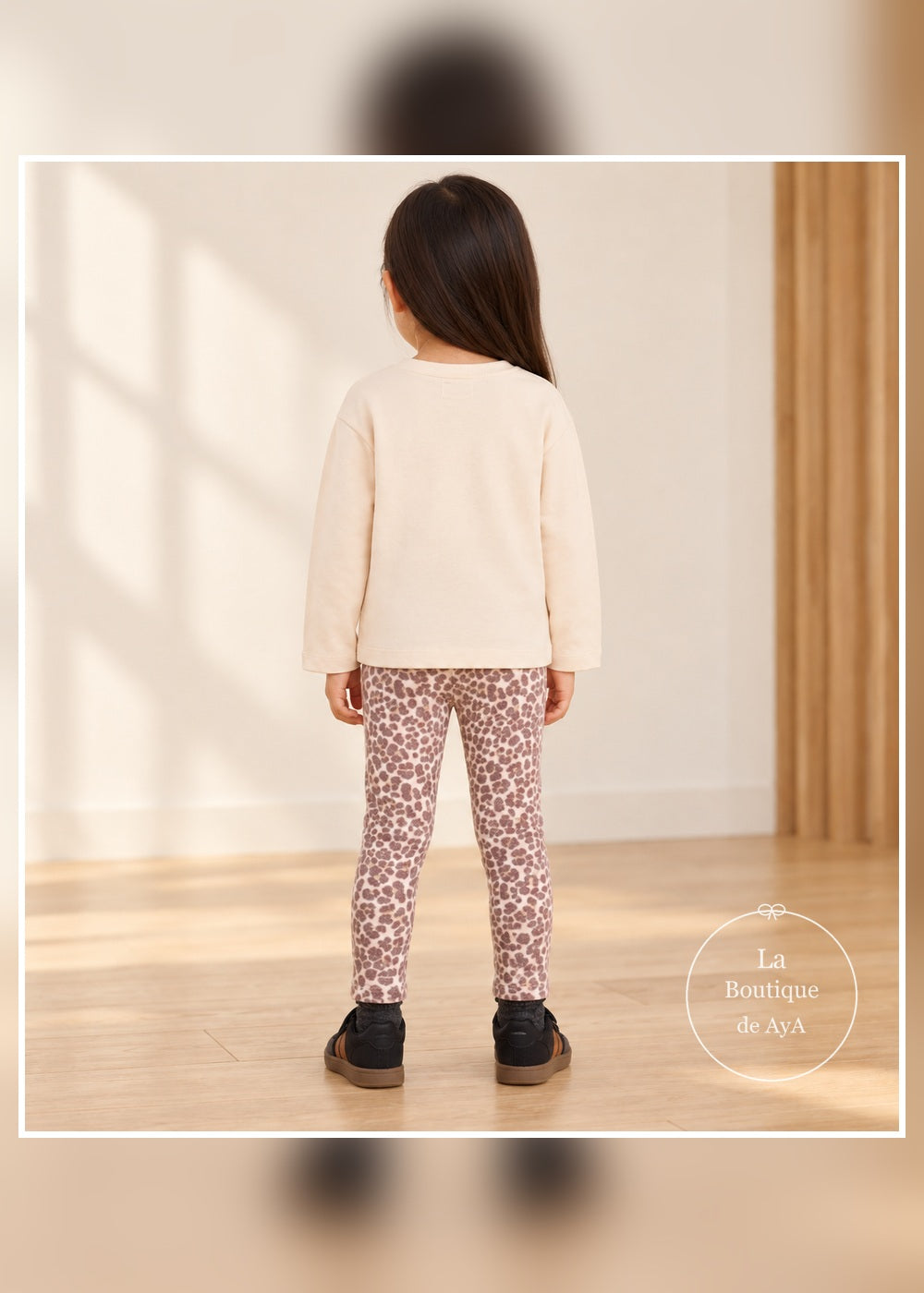 Conjunto camiseta y leggings castaña para niña Mayoral 04734: vista posterior con modelo