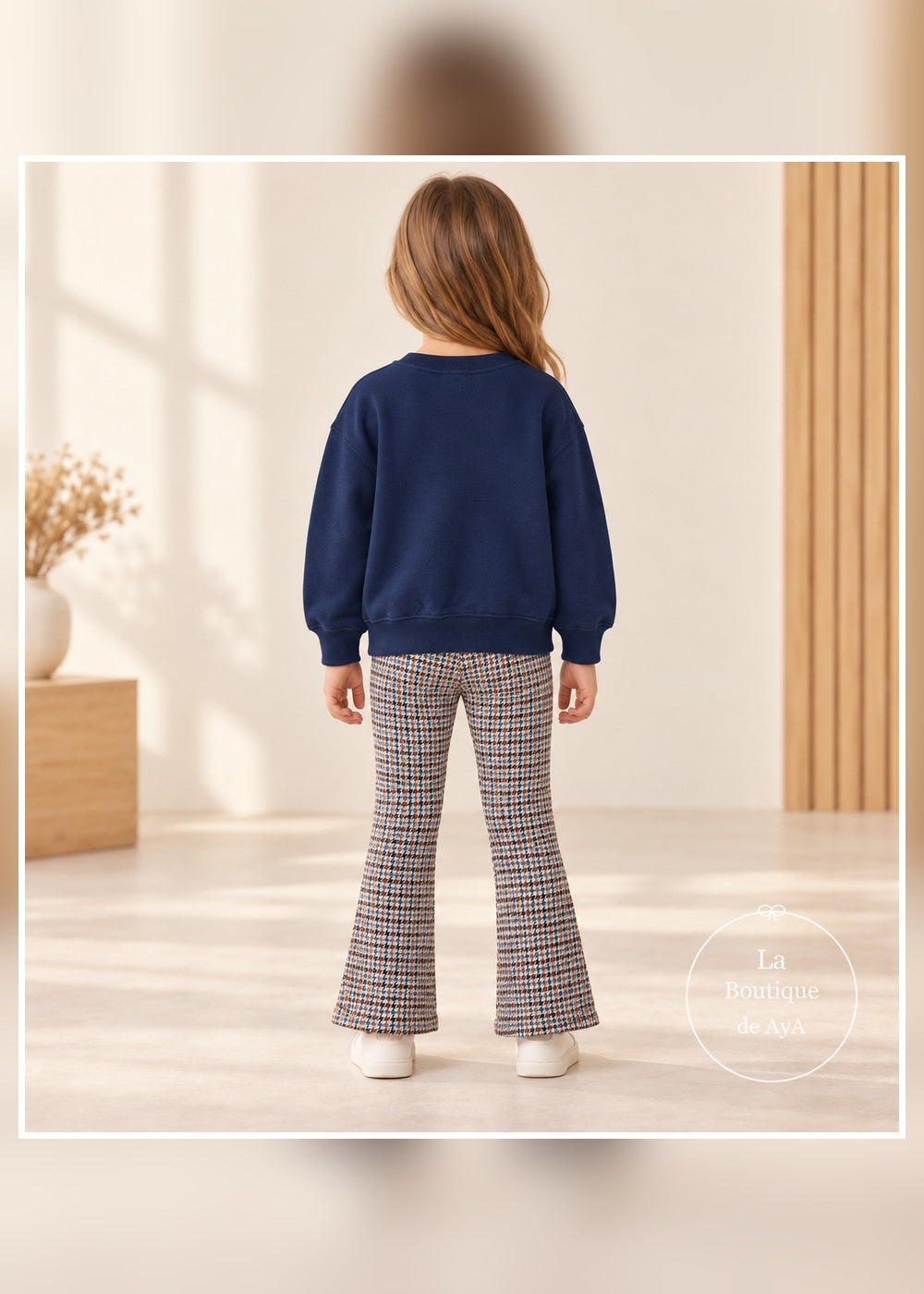 Conjunto sudadera y leggings marino para niña Mayoral 04738: vista posterior con modelo