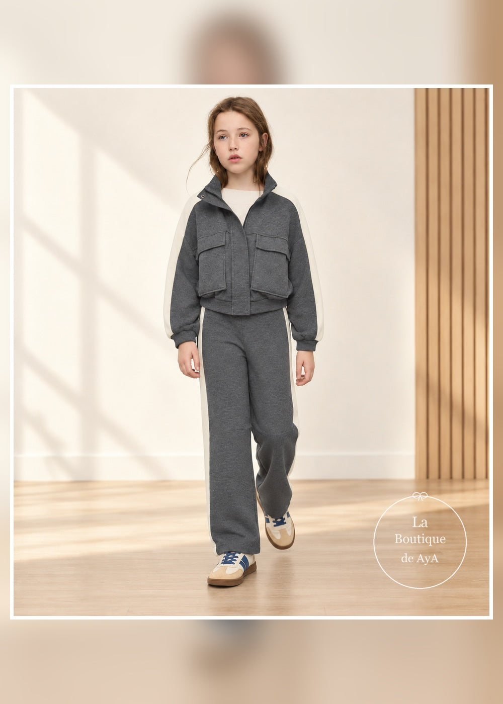 Chándal interlock gris para niña junior Mayoral 07860: conjunto con modelo en movimiento