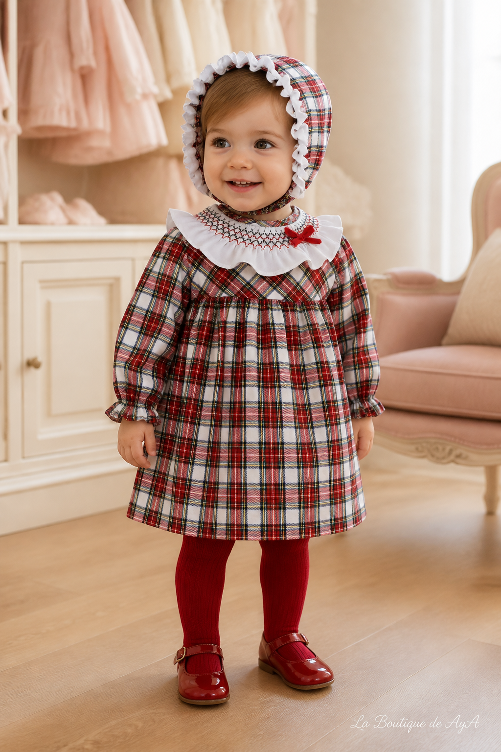 Bebé con vestido, braguita y capota Miranda rojo 40/0032/VBG en boutique, marca de agua La Boutique de AyA