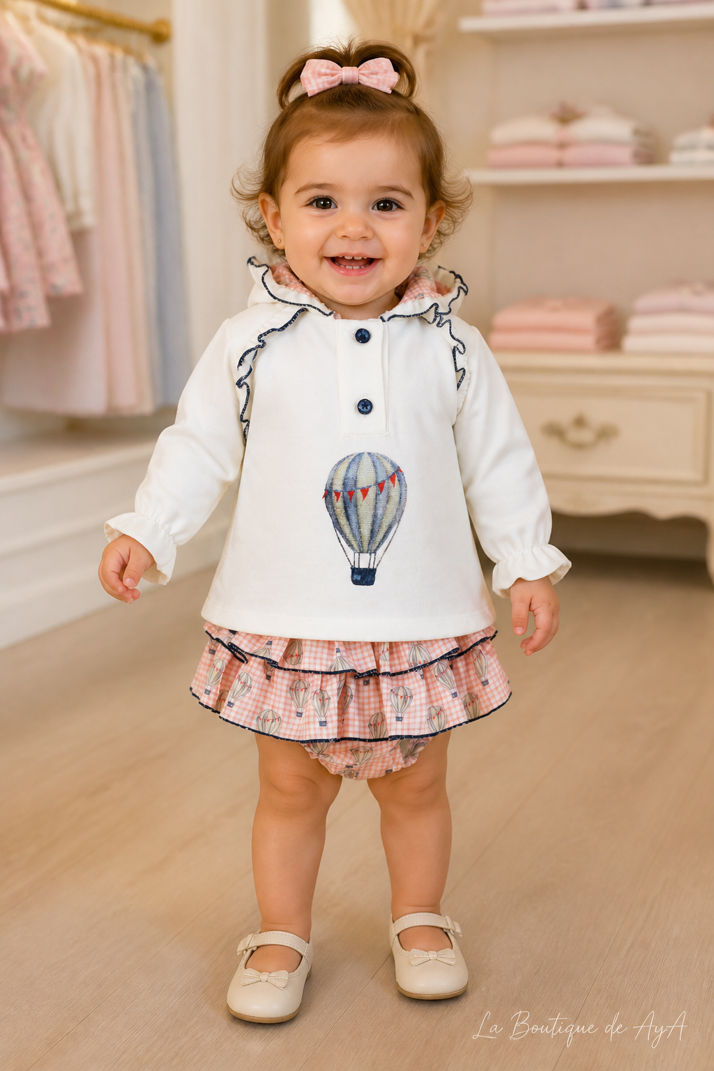 Bebé con conjunto Miranda salmón 40/0044/23 - modelo con marca de agua La Boutique de AyA