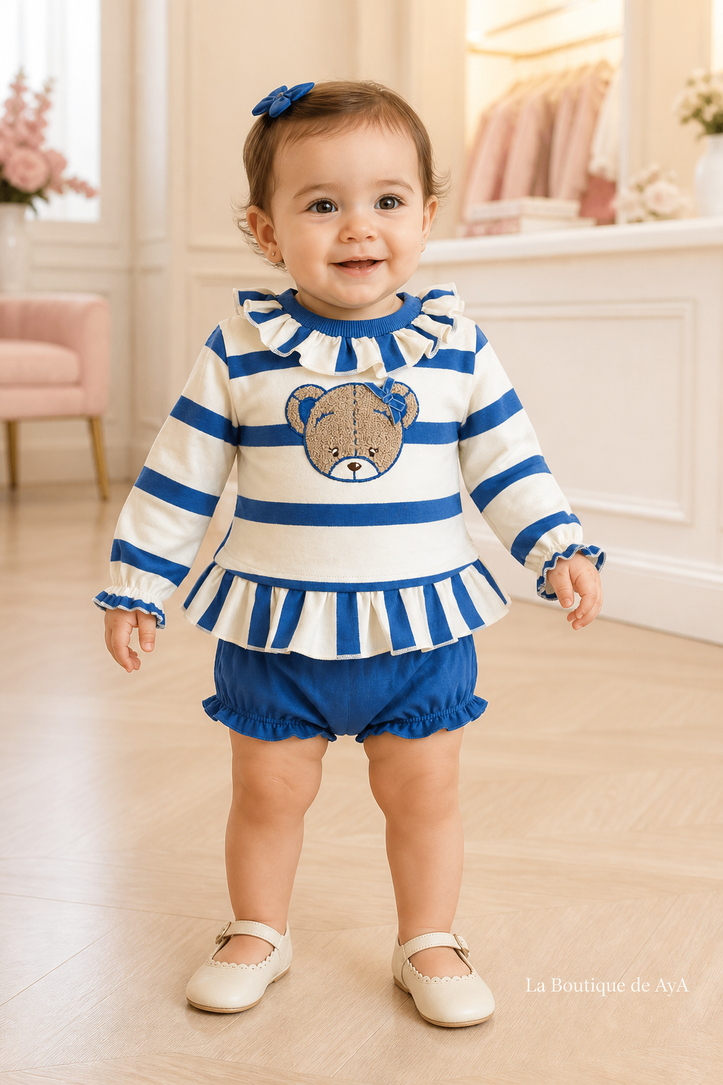 Bebé niña con conjunto camiseta y braguita Miranda azulón 40/0500/23 en boutique, marca de agua La Boutique de AyA