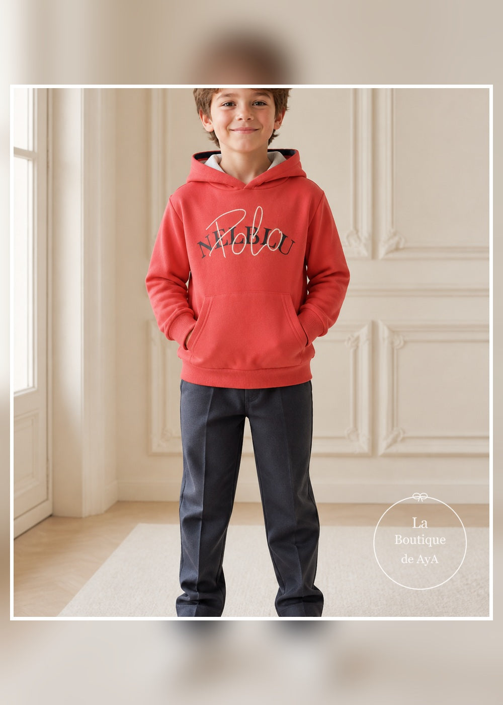Sudadera coral con capucha Miranda para niño con modelo