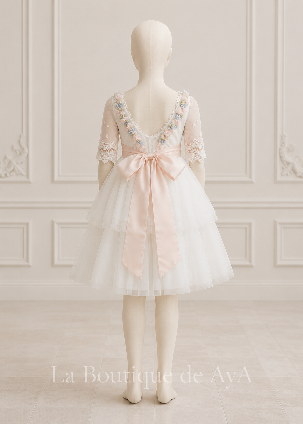 Vestido Rocío Meninas 26029 en maniquí visto por detrás