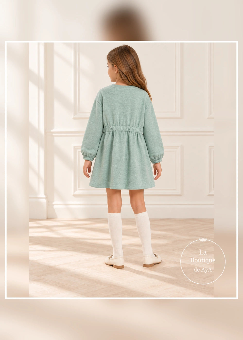 Vestido de punto anís mezcla con lazos niña Mayoral 04913-010. Vista trasera con modelo.
