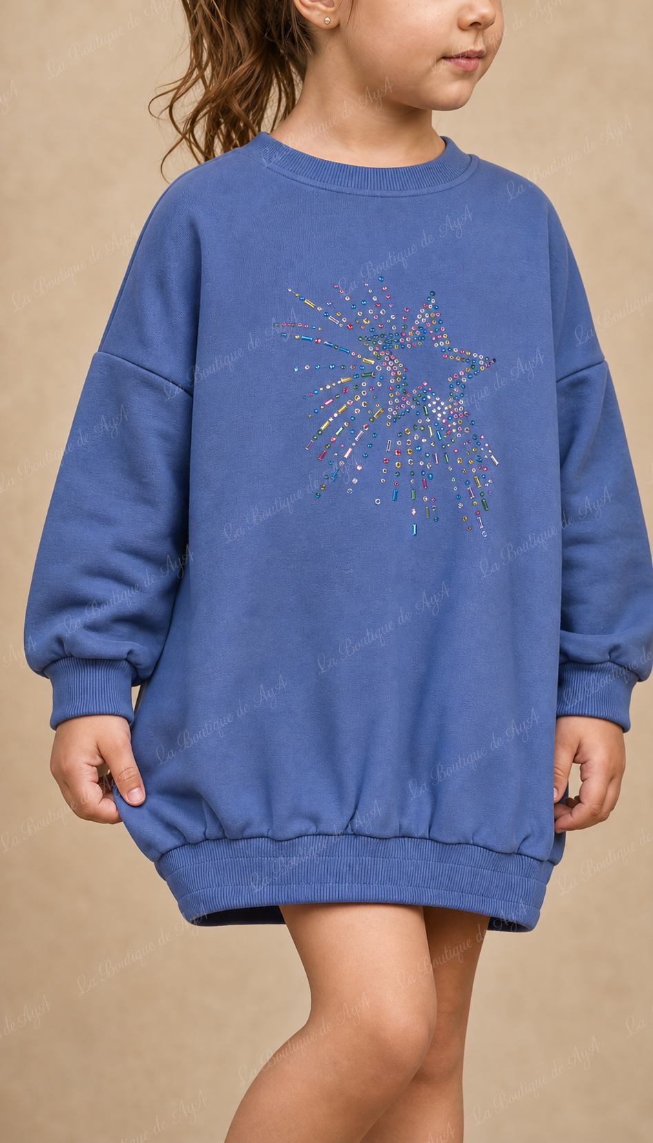 Detalle del corte holgado del vestido sudadera azul Miranda 0601
