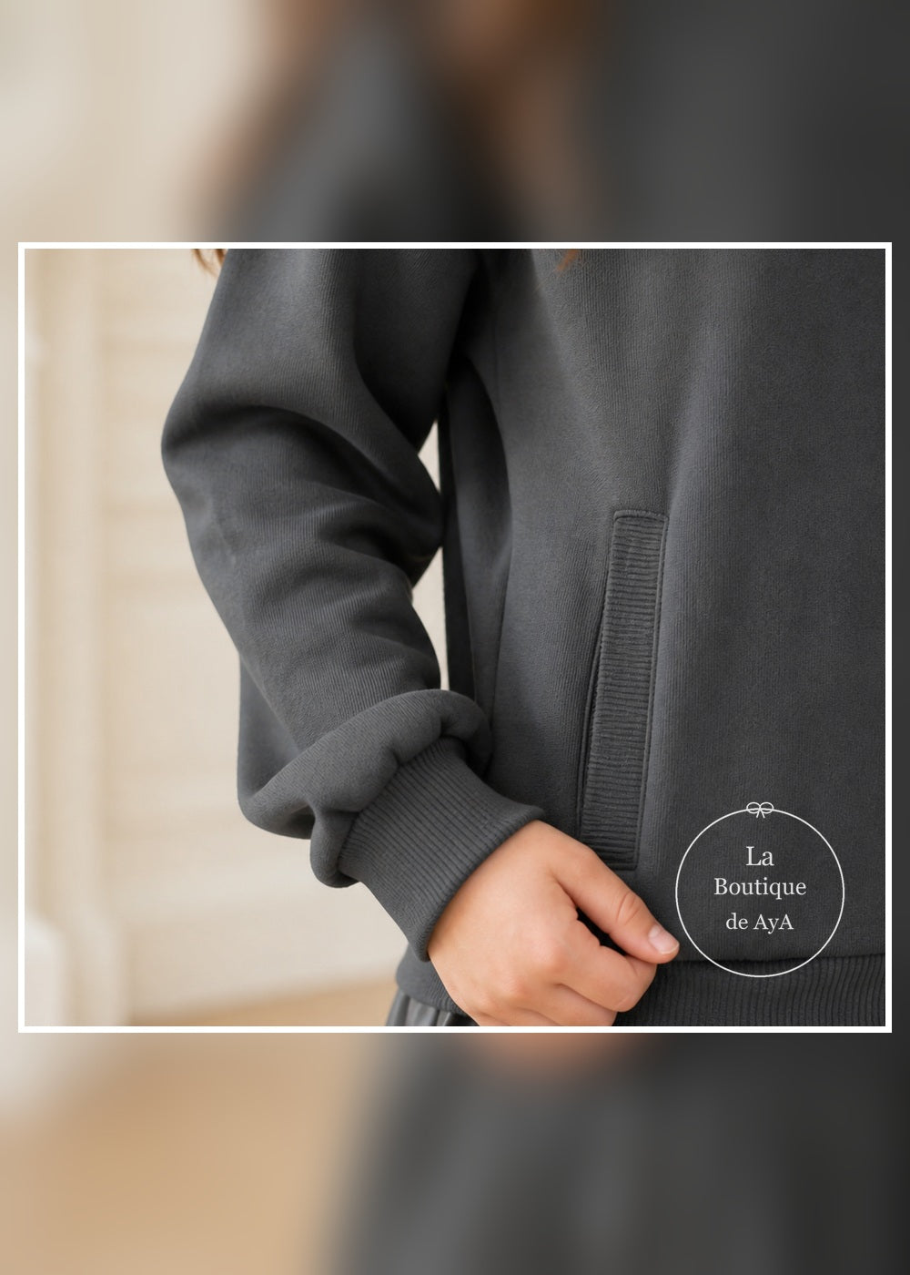 Detalle del puño y tejido del vestido sudadera Miranda 40/1409/V