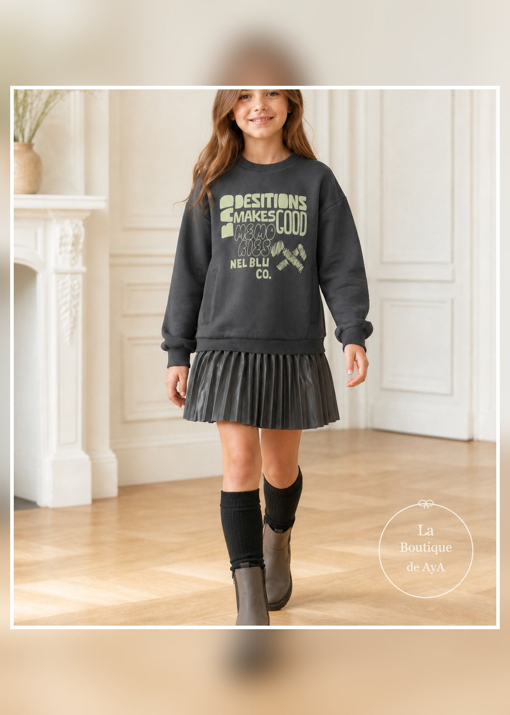 Vestido sudadera plomo Miranda para niña en movimiento