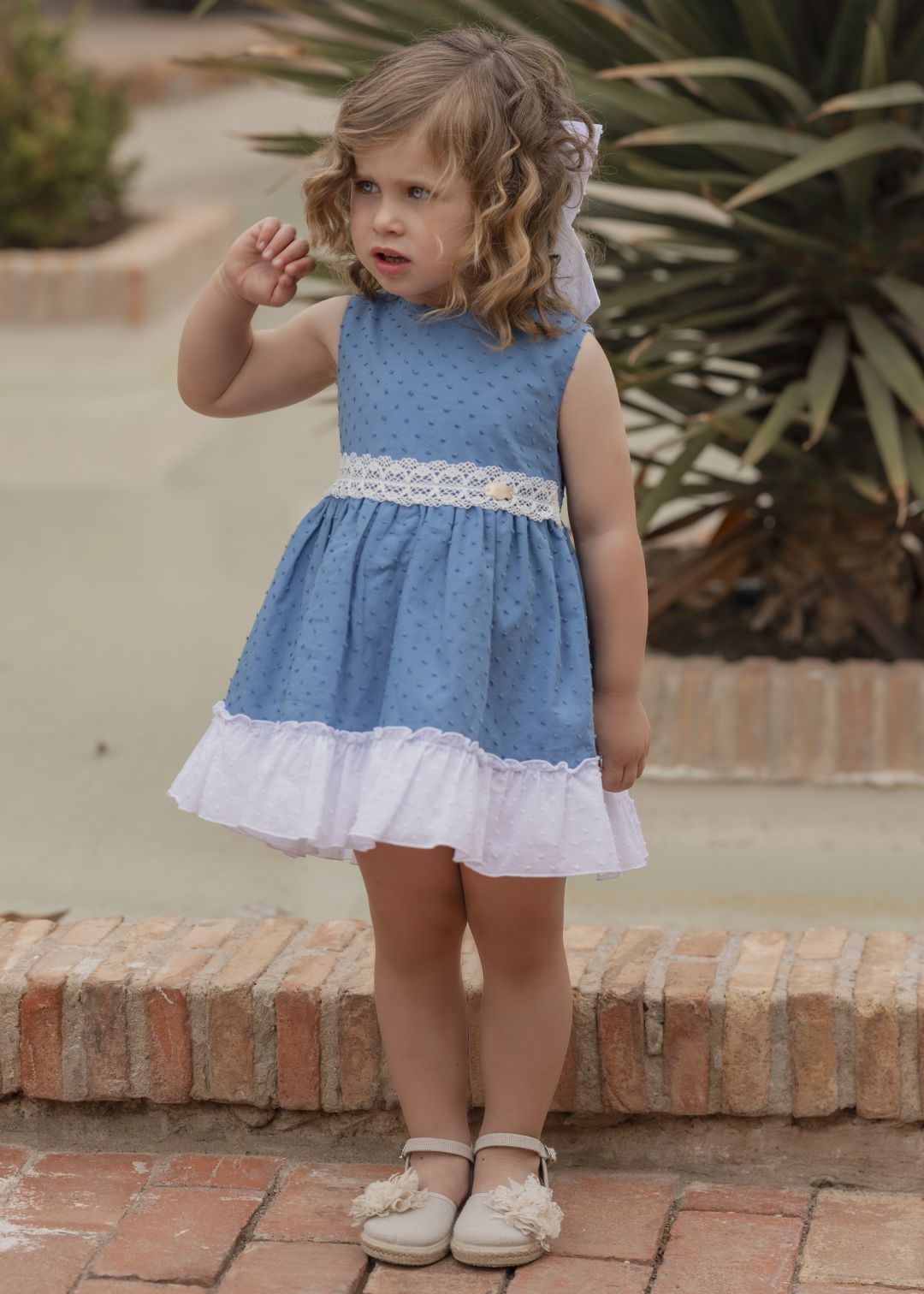 Vestido azul Miranda 0614 con lazo y volantes para niñas